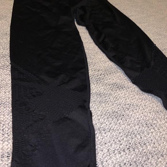 Large Black PINK Victoria’s Secret Seamless Legging with mesh detailing on ends - Picture 2 of 4